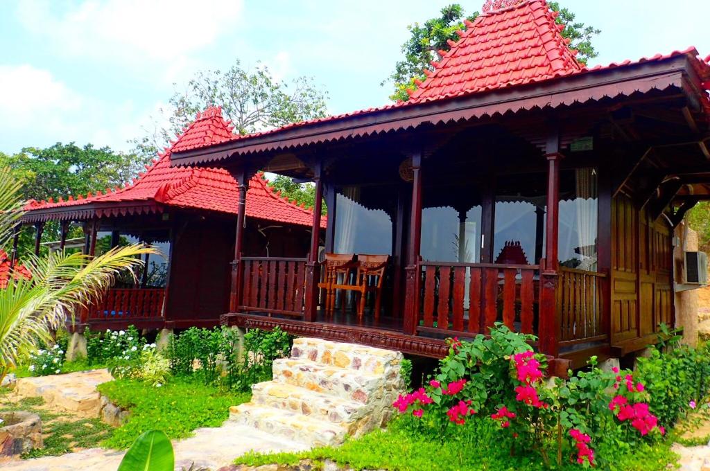 Kamar Bungalow 2p di Mirable Joglo Village Resort (Bukit View Laut)