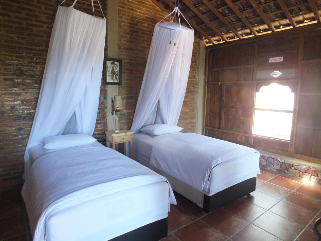 Kamar Economy Twin Bed 2p di Cocohut Resort (Bukit View Laut)