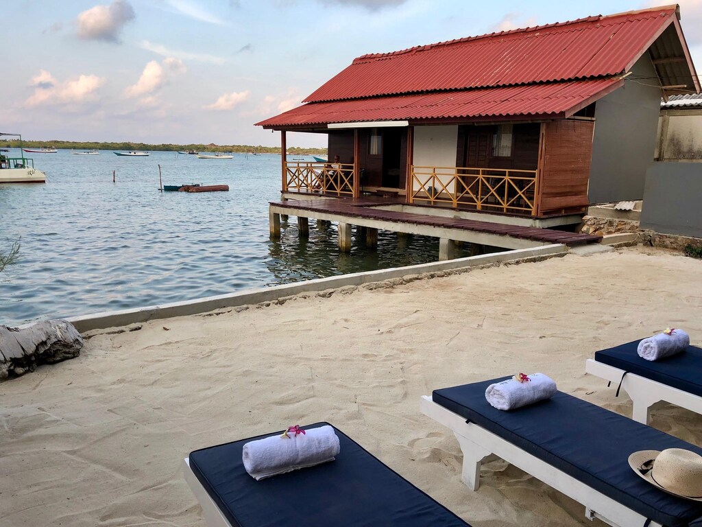 Kamar Standart 2p di Blue Laguna (Pusat Kota View Laut)