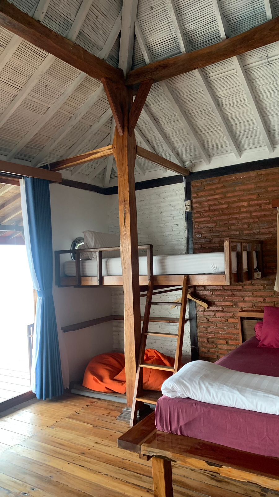 Kamar Cemara Cottage 6-8p di Omah Alchy Cottage & Resort (Pinggir Laut)
