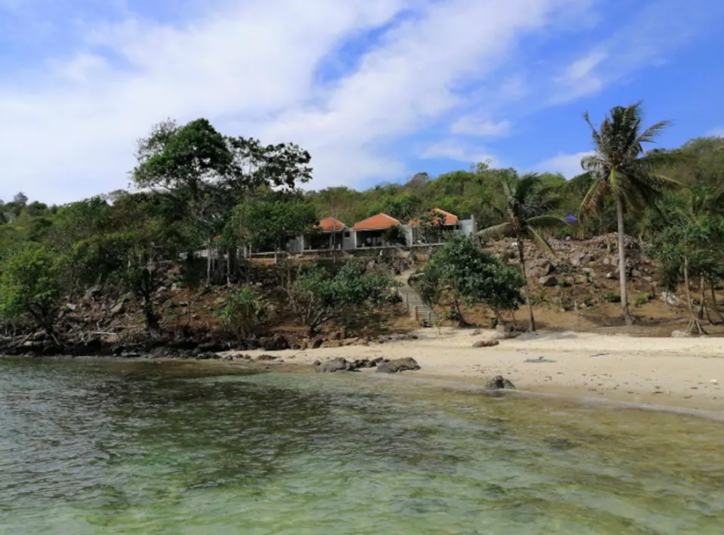 Legon Waru Cottage & Resort (Pinggir Pantai View Laut)