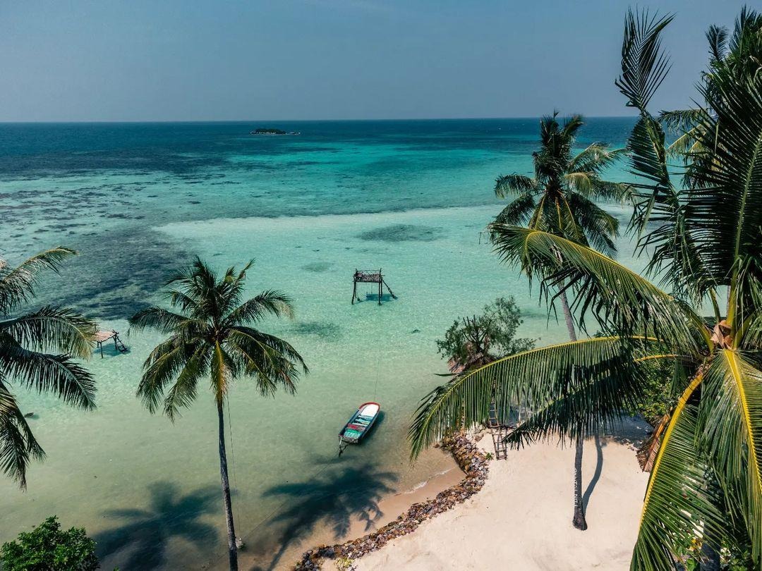 Sudah Kenal Pantai Bobby? Permata Rahasia Karimunjawa